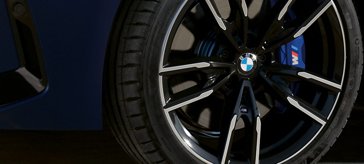 BMW M340i xDrive Touring G21 Frozen Tanzanite Blue 19'' M Leichtmetallräder Nahaufnahme